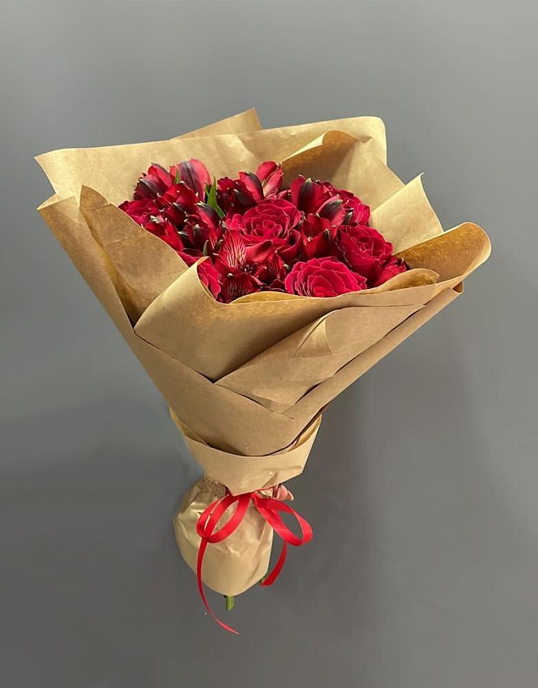 Букет цветов из: Альстромерии и Розы в Вагае