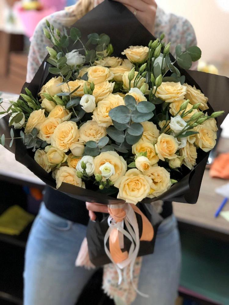 Букет цветов из: Розы и Лизиантусы в Вагае