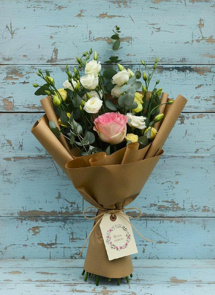 Букет цветов из: Розы и Лизиантусы в Вагае