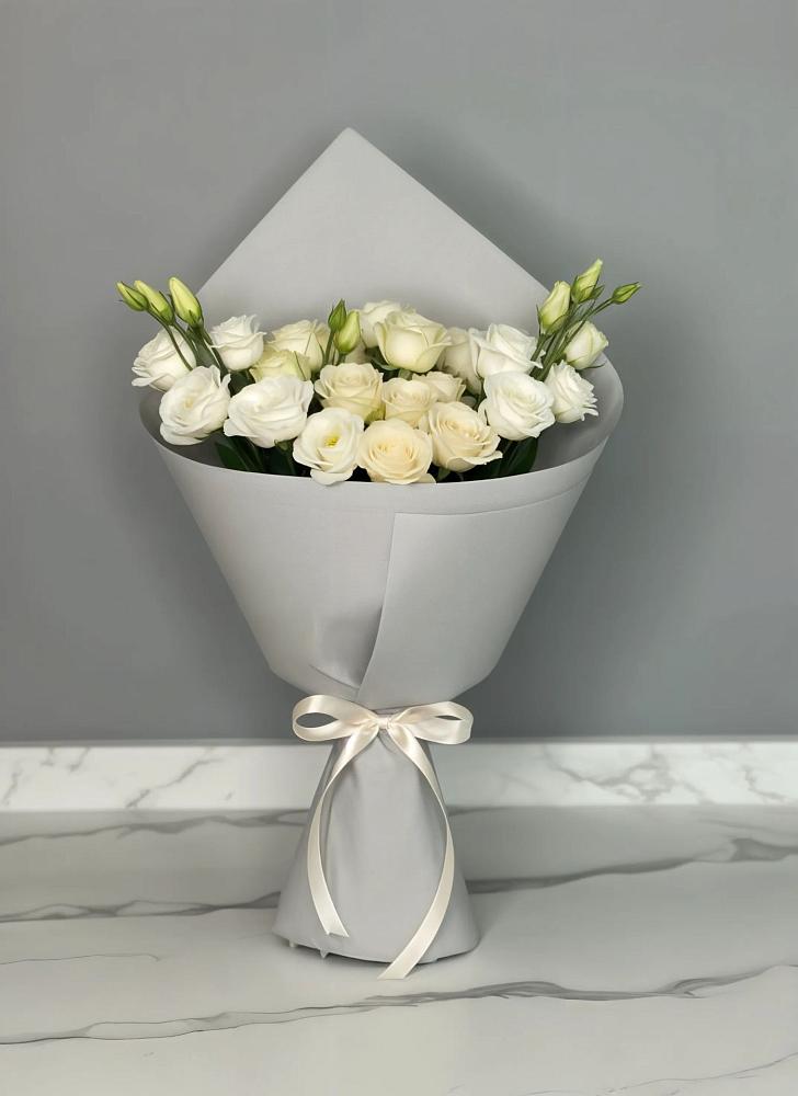 Букет цветов из: Розы и Лизиантусы в Вагае