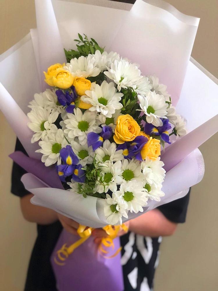 Букет цветов из: Ирисы, Хризантемы и Розы в Вагае