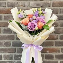 Букет цветов из:  Лизиантусы и Розы в Вагае