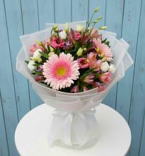 Букет цветов из:  Герберы, Альстромерии и Лизиантусы #REPLACE_PRED# Вагае