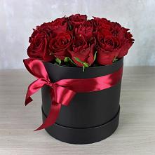 Цветочная композиция из Розы в шляпной коробке в Вагае