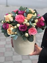 Цветочная композиция из Розы в шляпной коробке в Вагае
